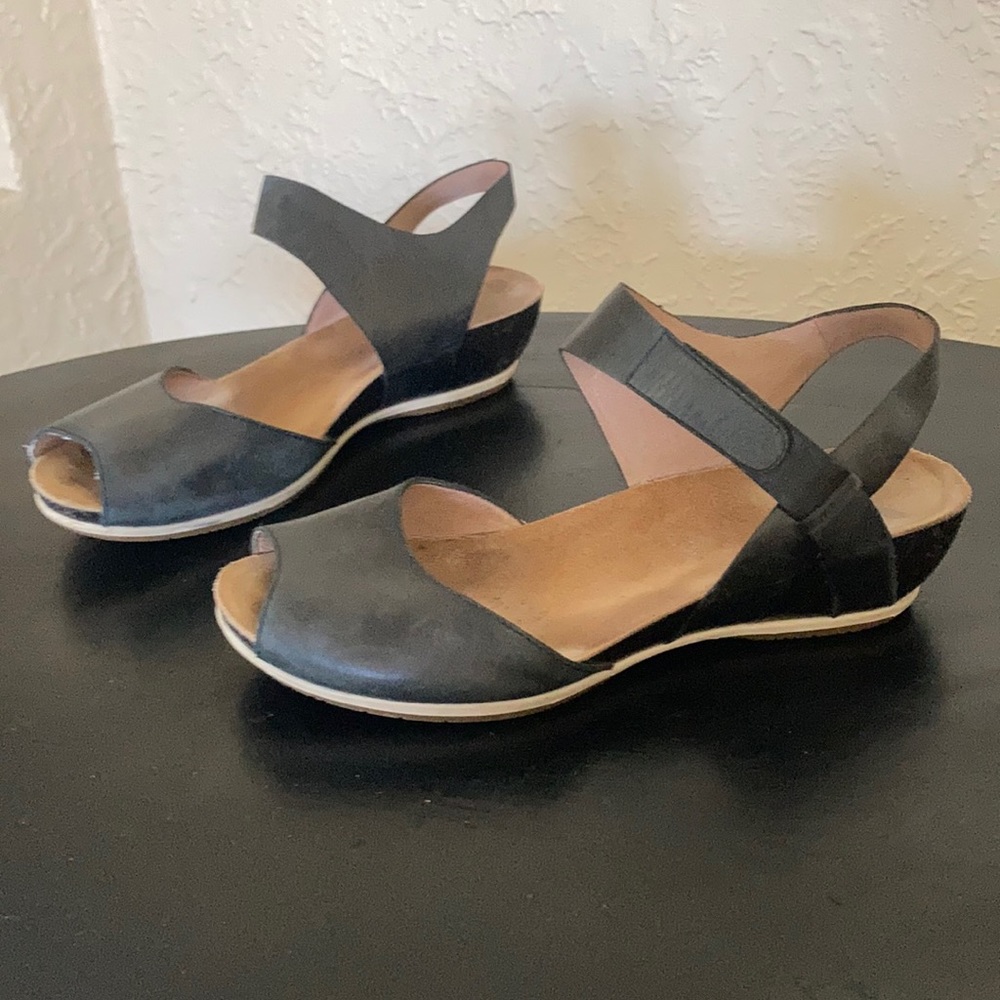Dansko Vera peep toe sandal